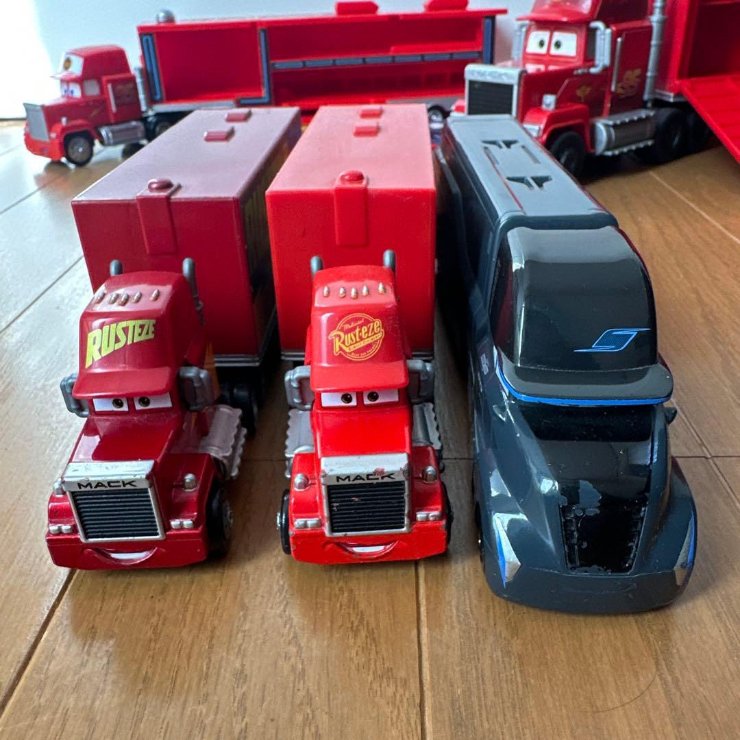 廃盤レア希少　カーズ ディズニー トミカ 大きなマックトレーラー