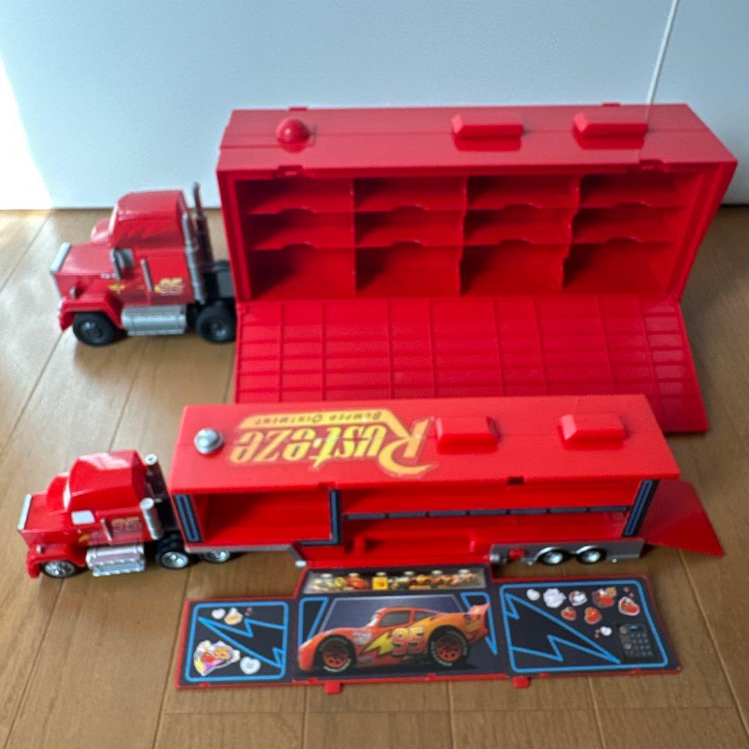 廃盤レア希少　カーズ ディズニー トミカ 大きなマックトレーラー