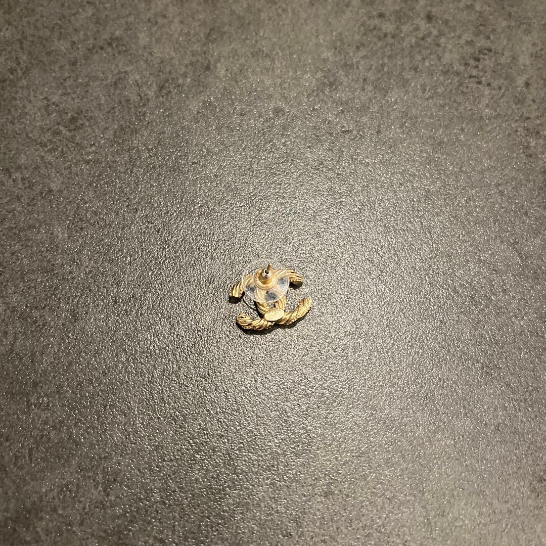 片耳　シャネル　ねじれ ゴールド　ピアス