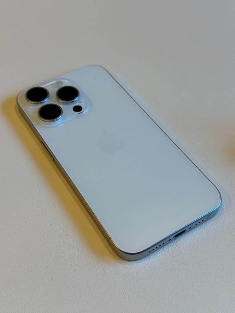 iPhone 15 pro 香港版 256GBデュアルsim ホワイトチタニウム