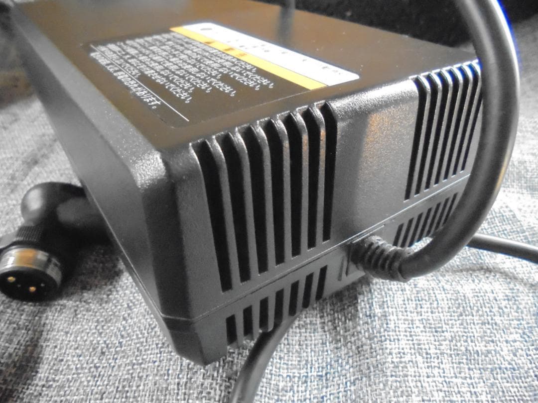 E-VINO 充電器　 B86-H2107-00 56V6A　ほぼ未使用美品