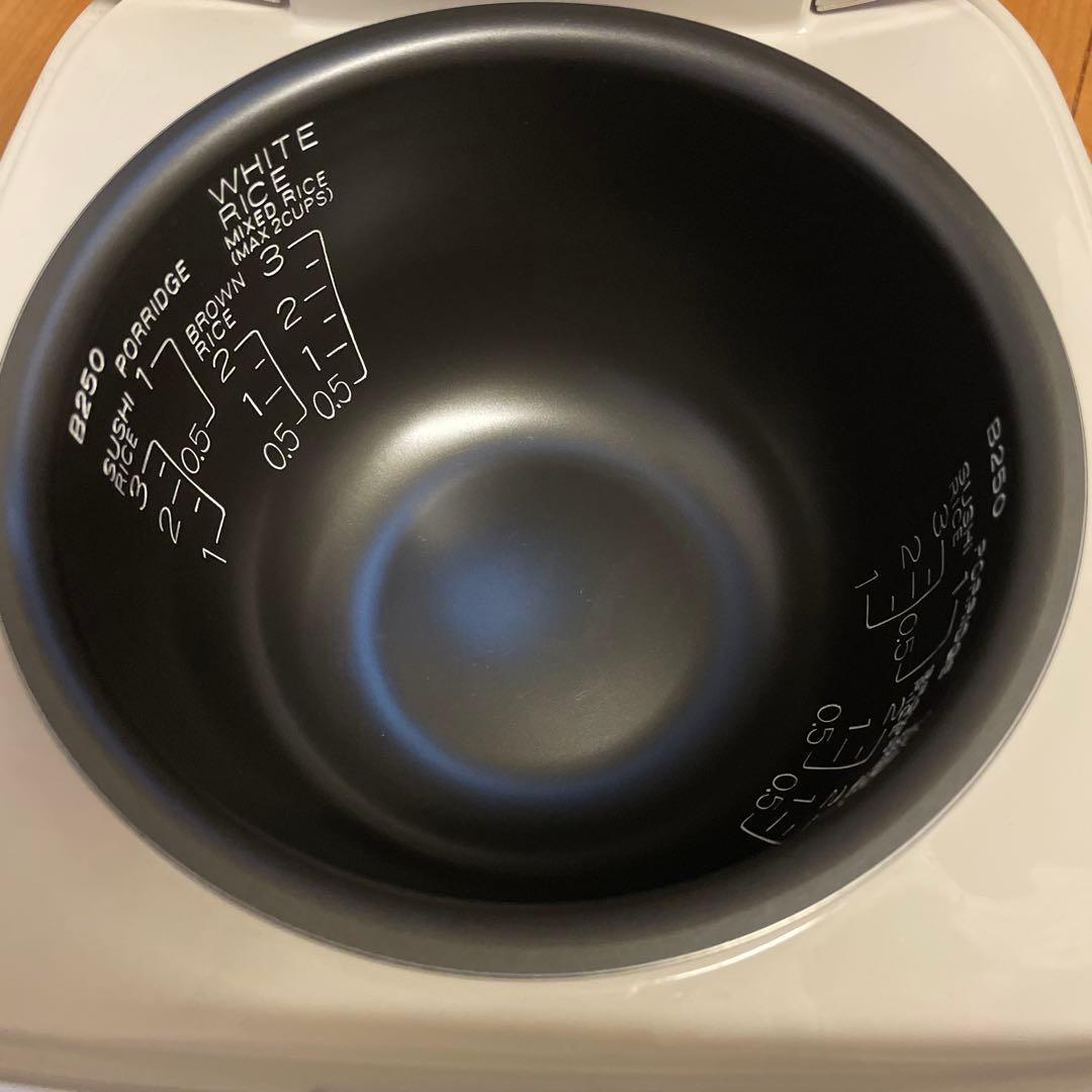 象印　炊飯器　ジャー　海外用　3合炊き　自炊　ふっくらライス　美品