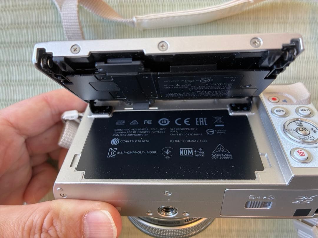 値下げ　OLYMPUS PEN E-PL9 美品 付属品多数 シャッター少