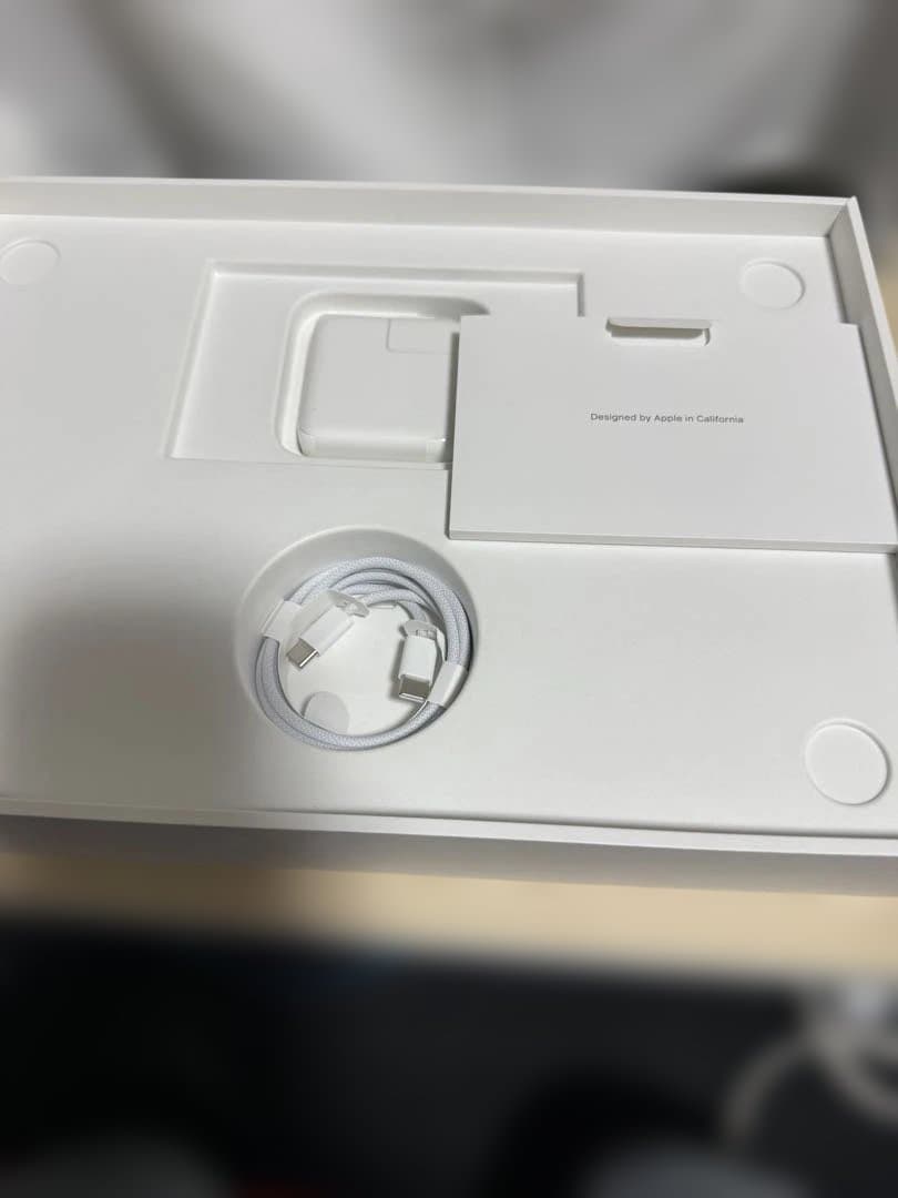 Mac book air M1 バッテリー　100% 放電回数4回