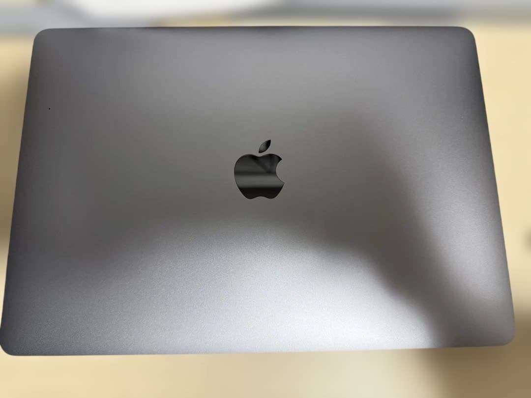 Mac book air M1 バッテリー　100% 放電回数4回