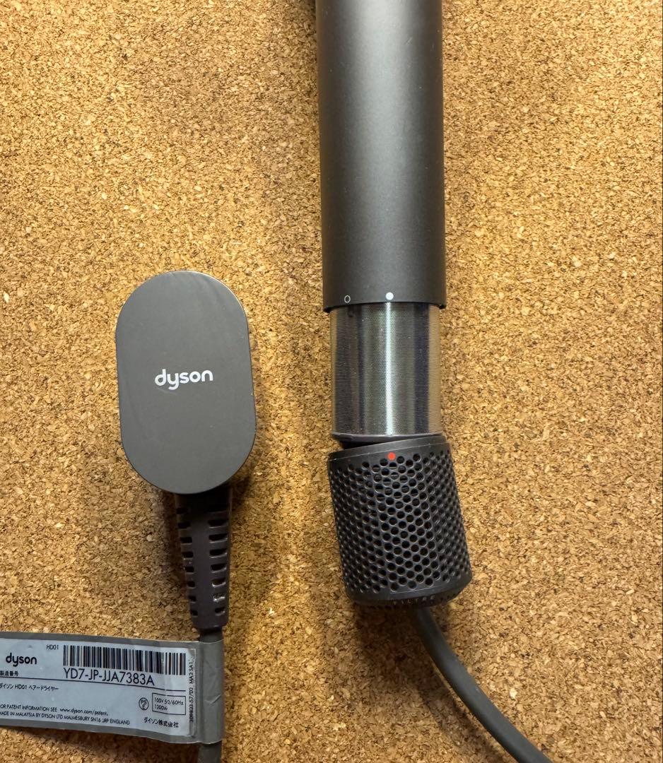 特徴的デザイン ヘアドライヤー