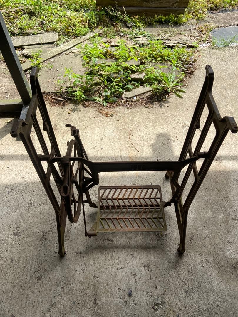 三菱　足踏みミシン フレーム アンティーク置物やガーデニングなどジャンクガーデン