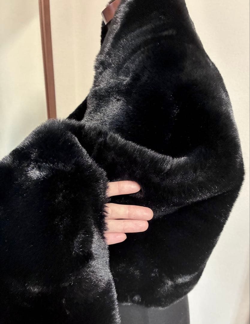 JENNE リッチボリュームファーケープ ブラック