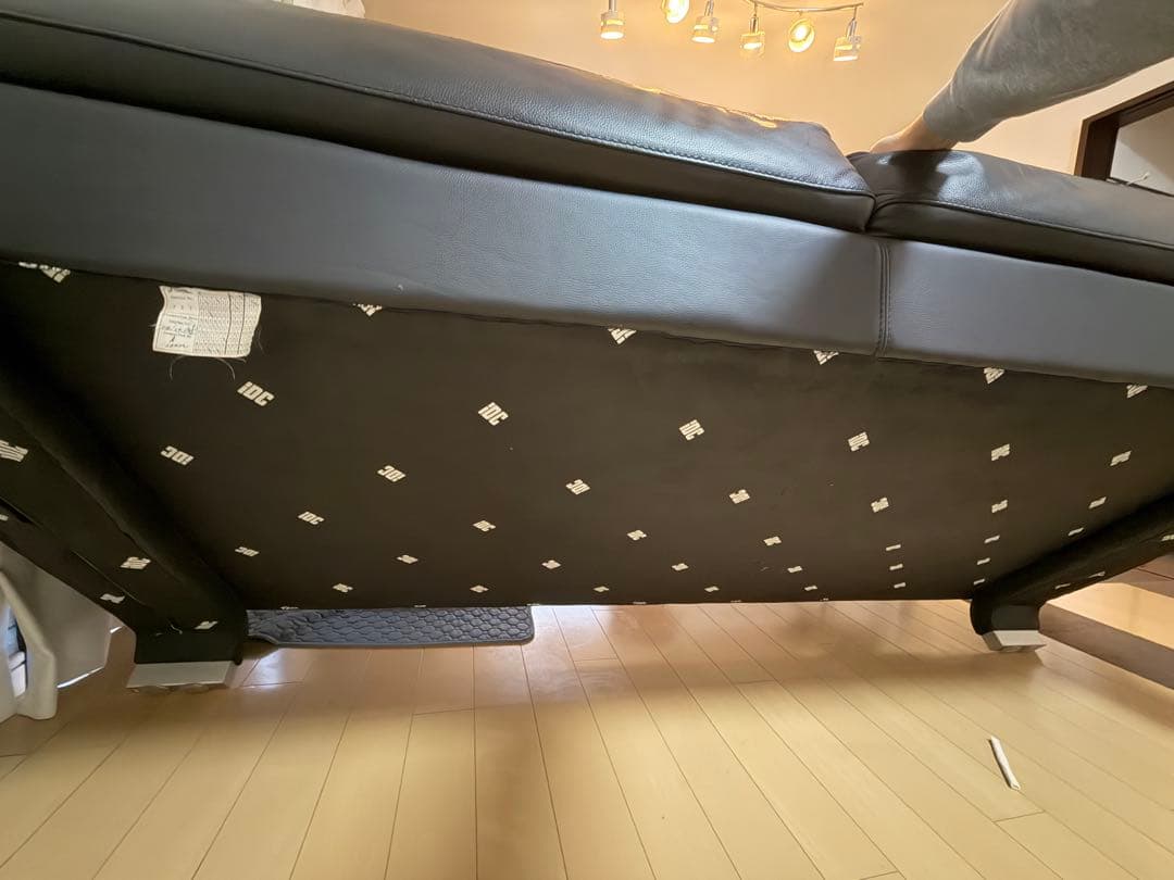 IDC大塚家具ソファ3人掛け　本革　黒　中古