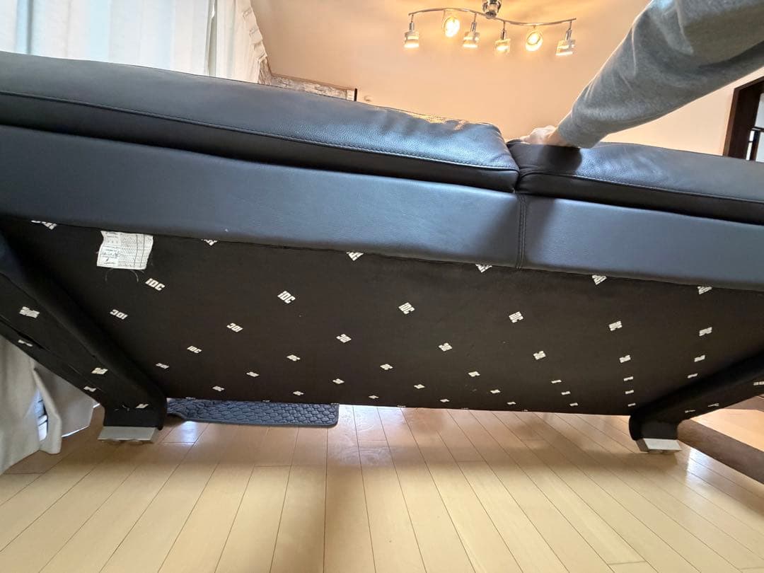 IDC大塚家具ソファ3人掛け　本革　黒　中古