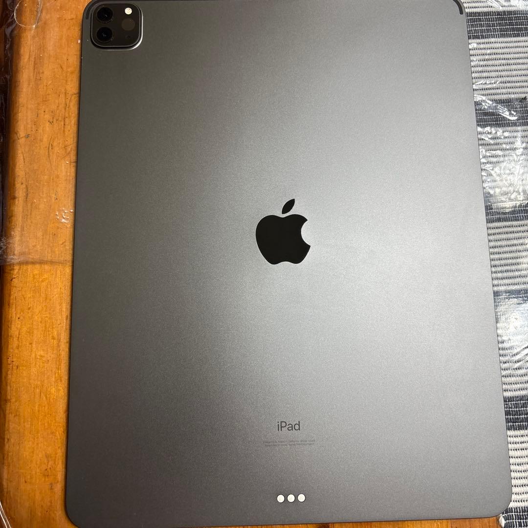 iPad Pro12.9インチ本体 代4世代wifiモデル256GB ケース付き