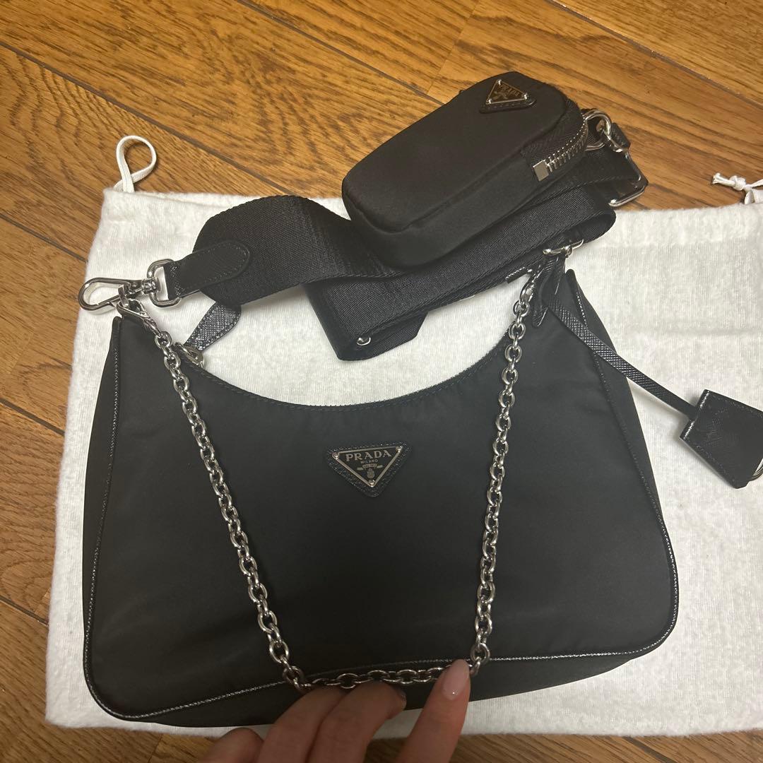PRADA re-edition ブラック ショルダーバッグ
