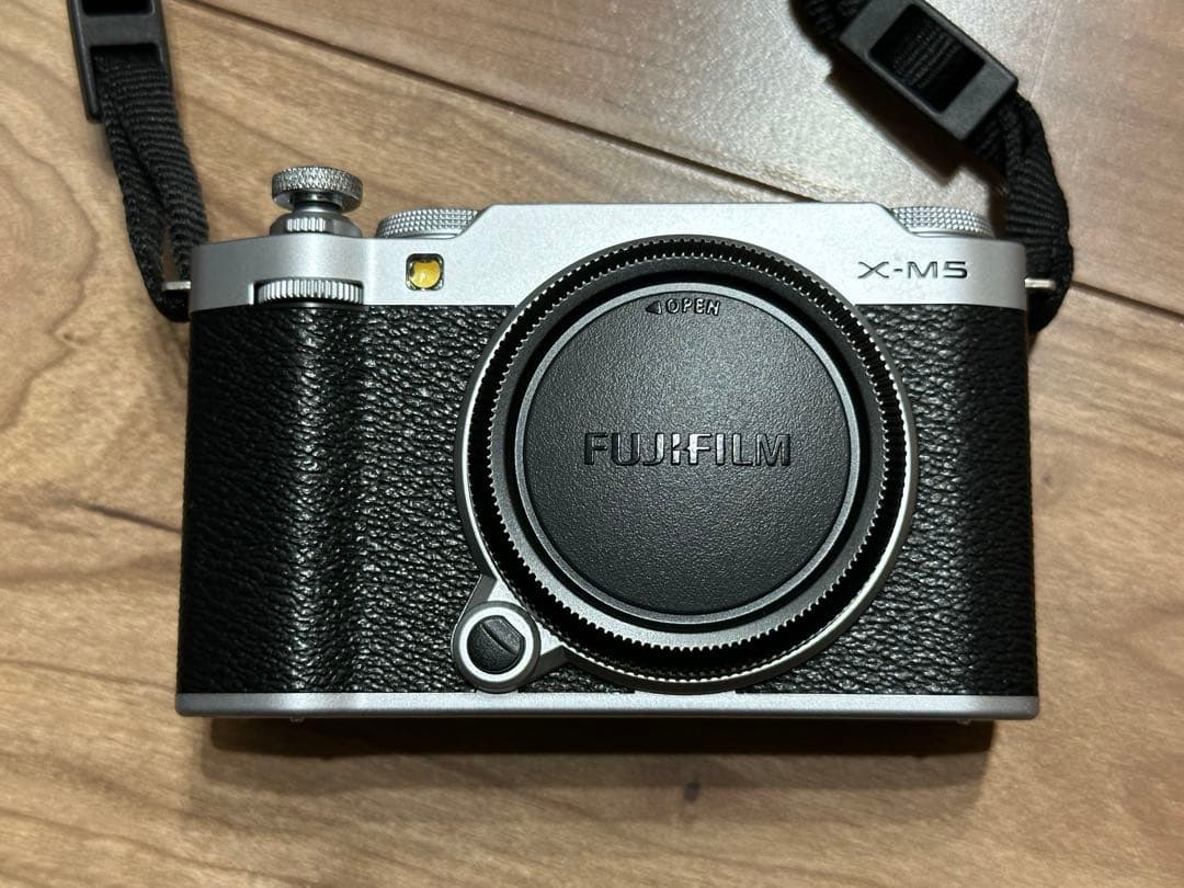 Fujifilm X-M5 シルバー　XC14-45レンズキット