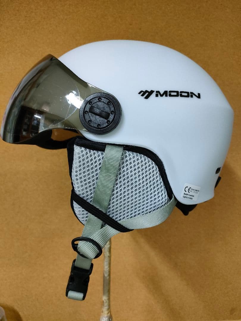 スキー用ヘルメット　大人用　 Lサイズ　58cm〜61cm