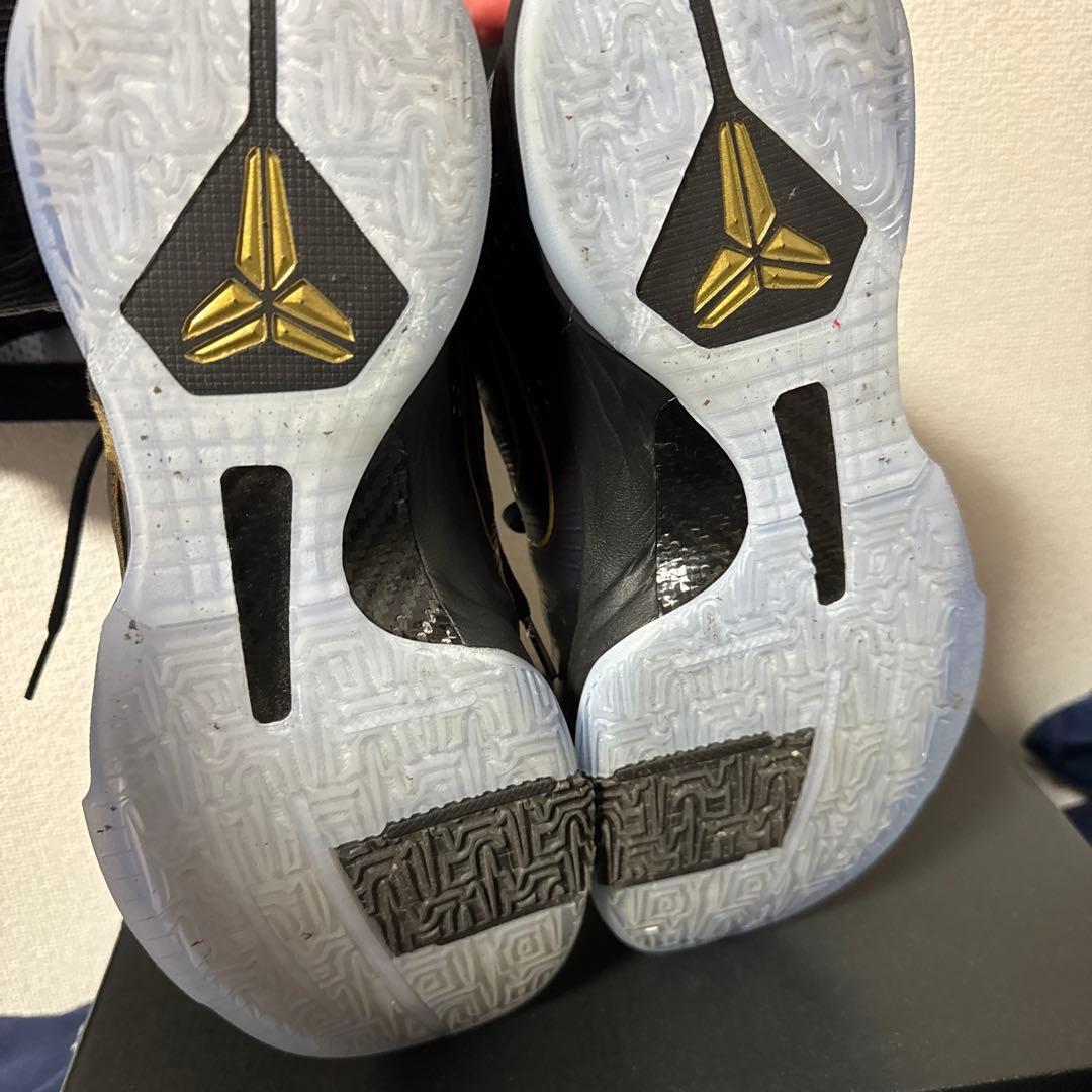 Kobe 5シューズ 黒/紫/金