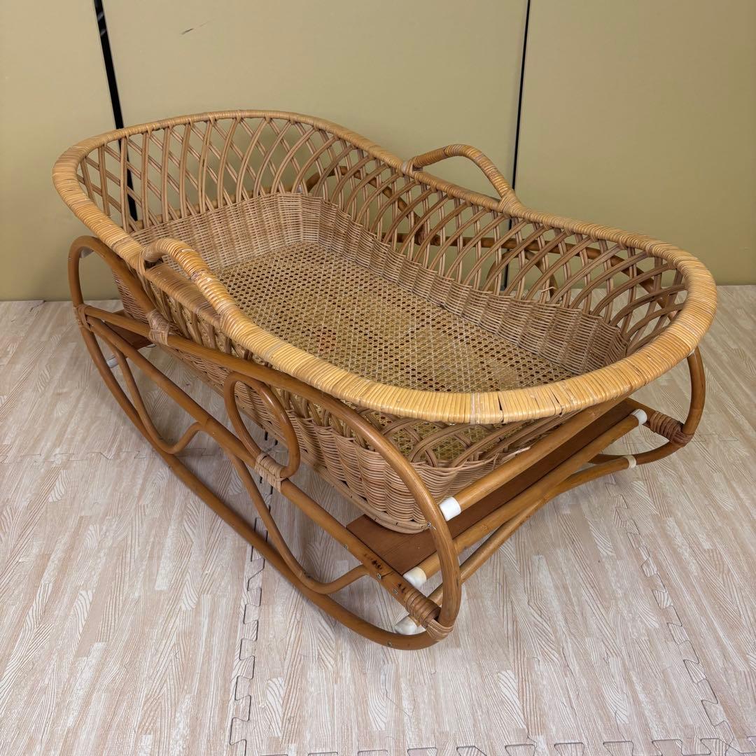 籐のベビーベッド　ゆりかご　キャスタースタンド付　アンティーク