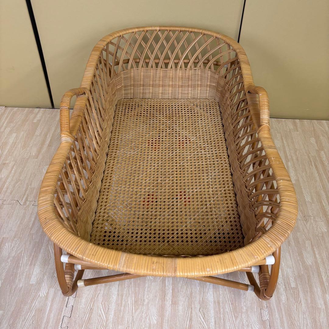 籐のベビーベッド　ゆりかご　キャスタースタンド付　アンティーク