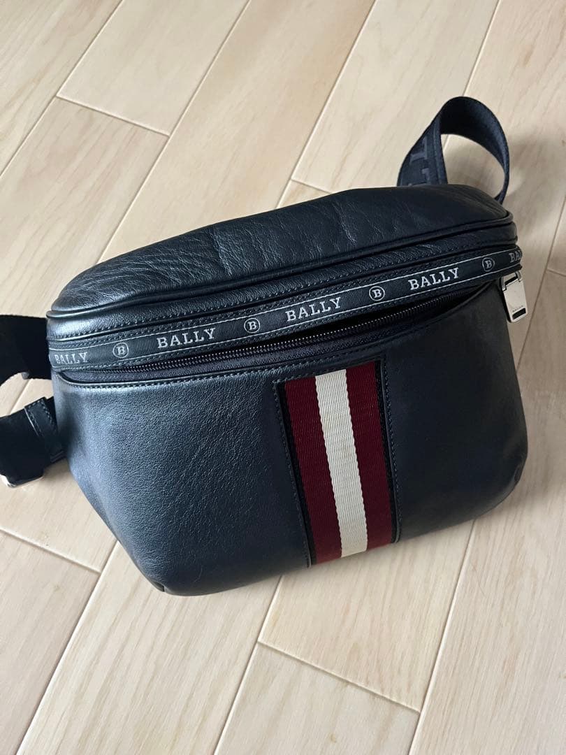 BALLY レザーショルダーバッグ