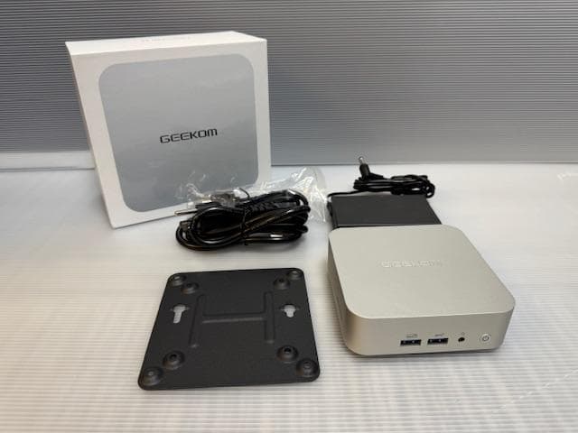 GEEKOM A8 AMD Ryzen9 8945HS 32GB ミニPC
