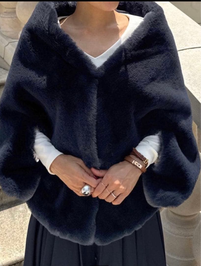 【新品未使用】JENNE リッチボリュームファーケープ ネイビー