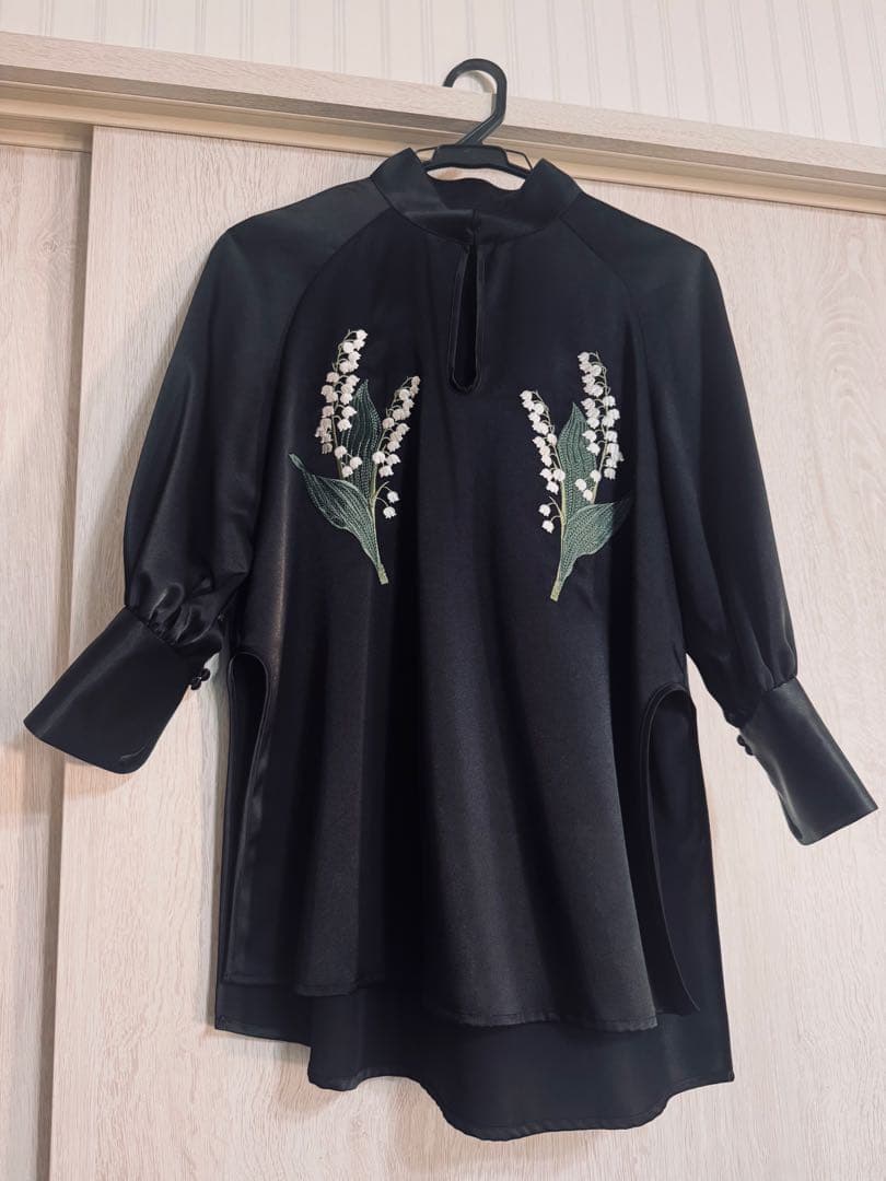 ぐ*み様 iconology 花を着るブラウス 鈴蘭