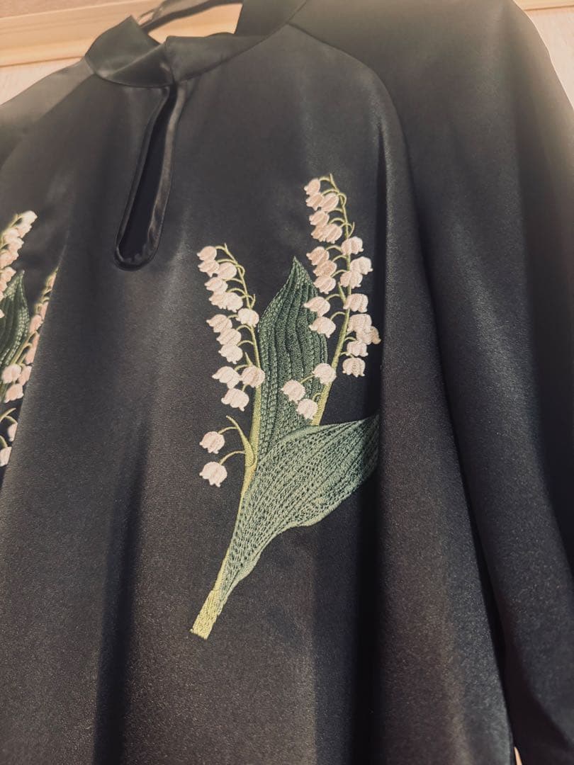 ぐ*み様 iconology 花を着るブラウス 鈴蘭