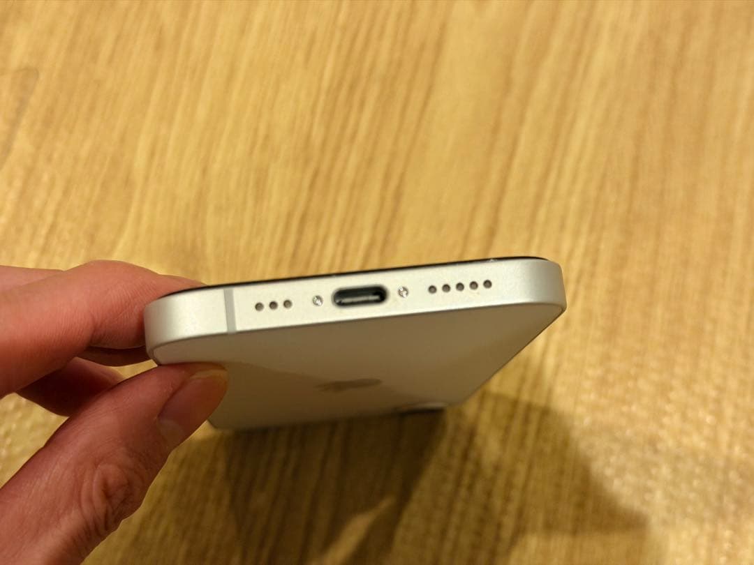 美品 Apple iPhone 16e 2024年販売 ホワイト 128GB