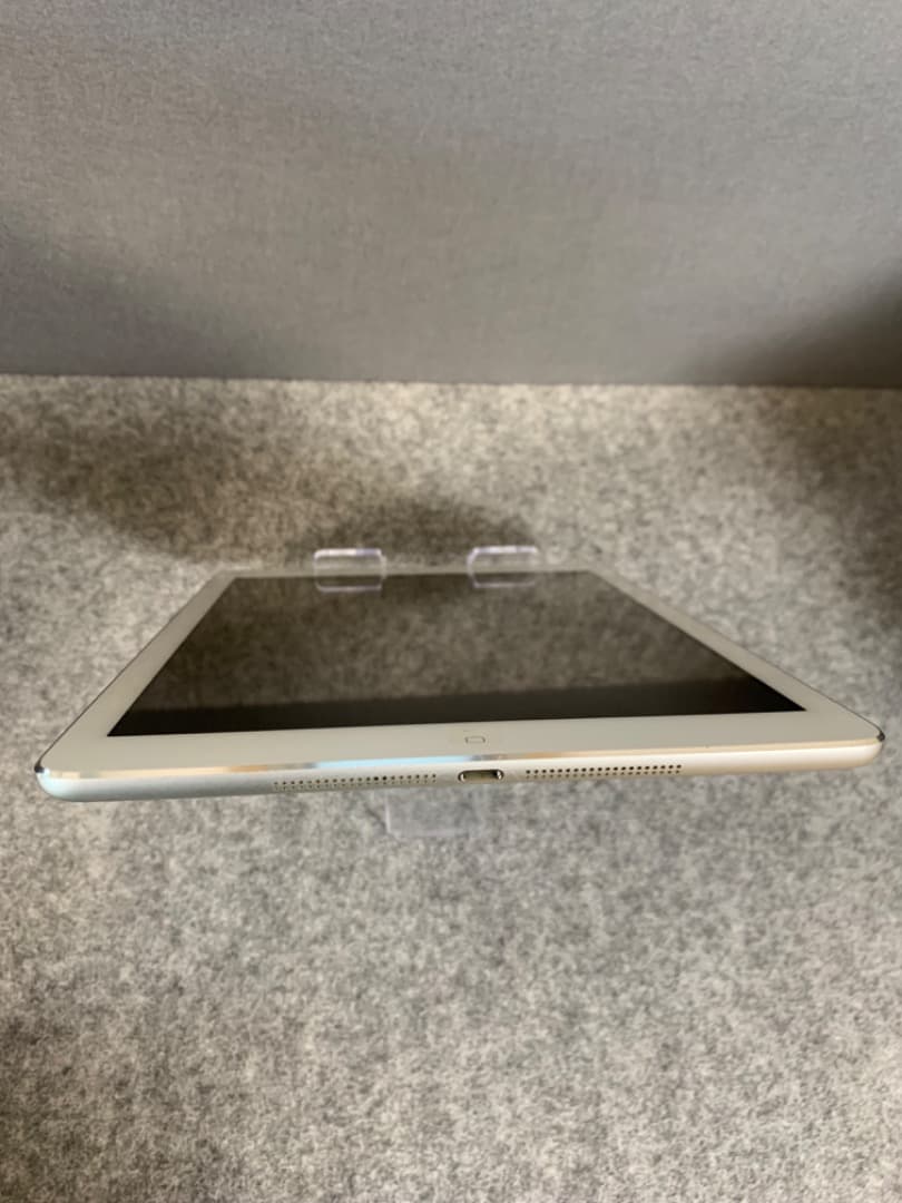 美品 国内版 iPad Air 9.7インチ 32GB Wi-Fi版 シルバー色