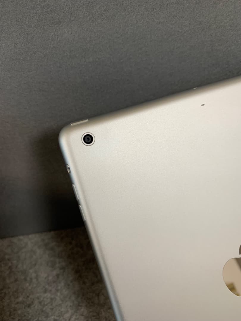 美品 国内版 iPad Air 9.7インチ 32GB Wi-Fi版 シルバー色