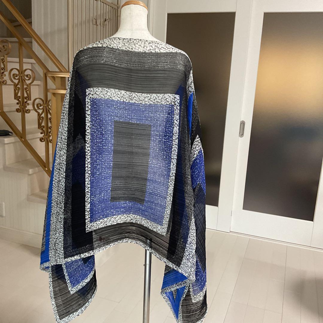 プリーツプリーズイッセイミヤケ　ポンチョ