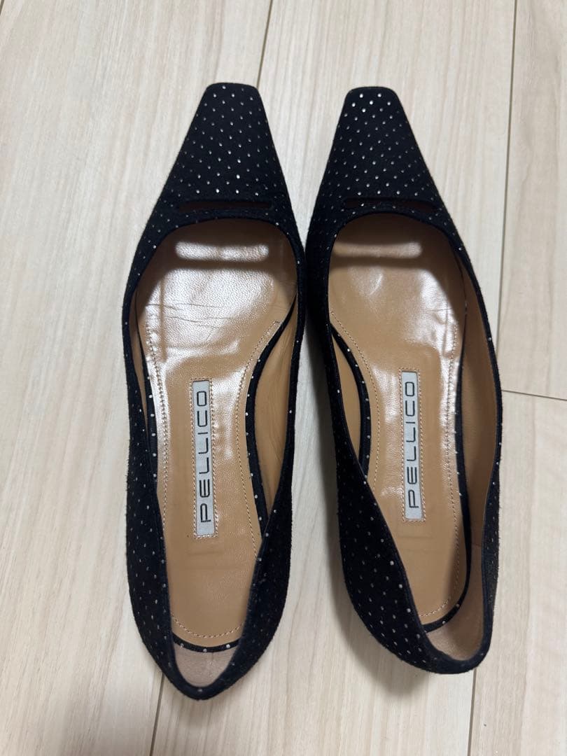 PELLICO ブラック ポインテッドトゥ フラットシューズ