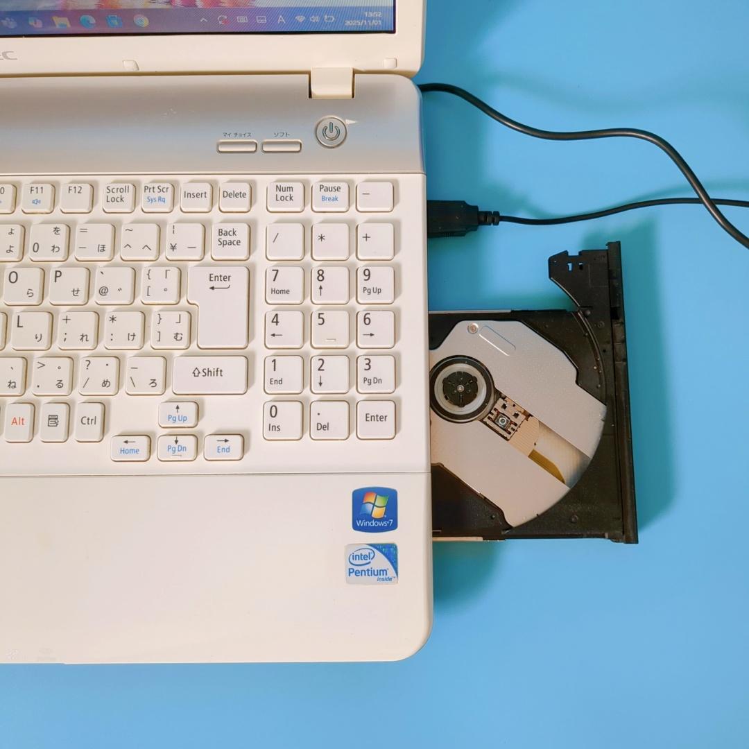 美品❣️特大容量1TB‼️メモリ8GB✨設定済みですぐ使える♪白ノートパソコン✨