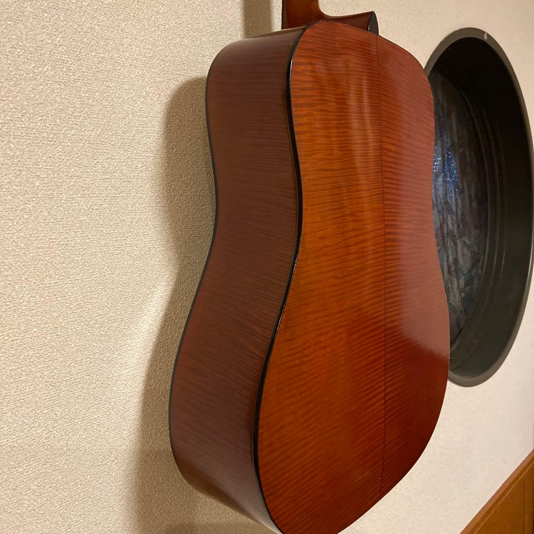 Kasuga（春日楽器）のレアモデル　トップ単板で虎杢のメイプルサイドバック