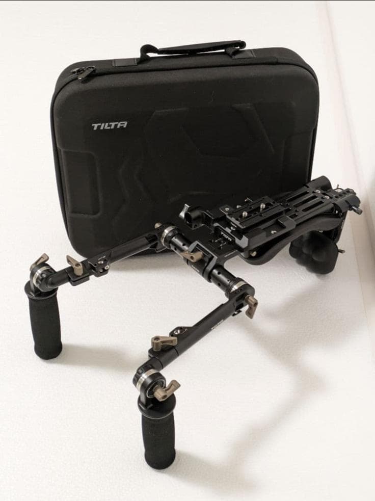 TILTA light weight shoulder rig　ケース付