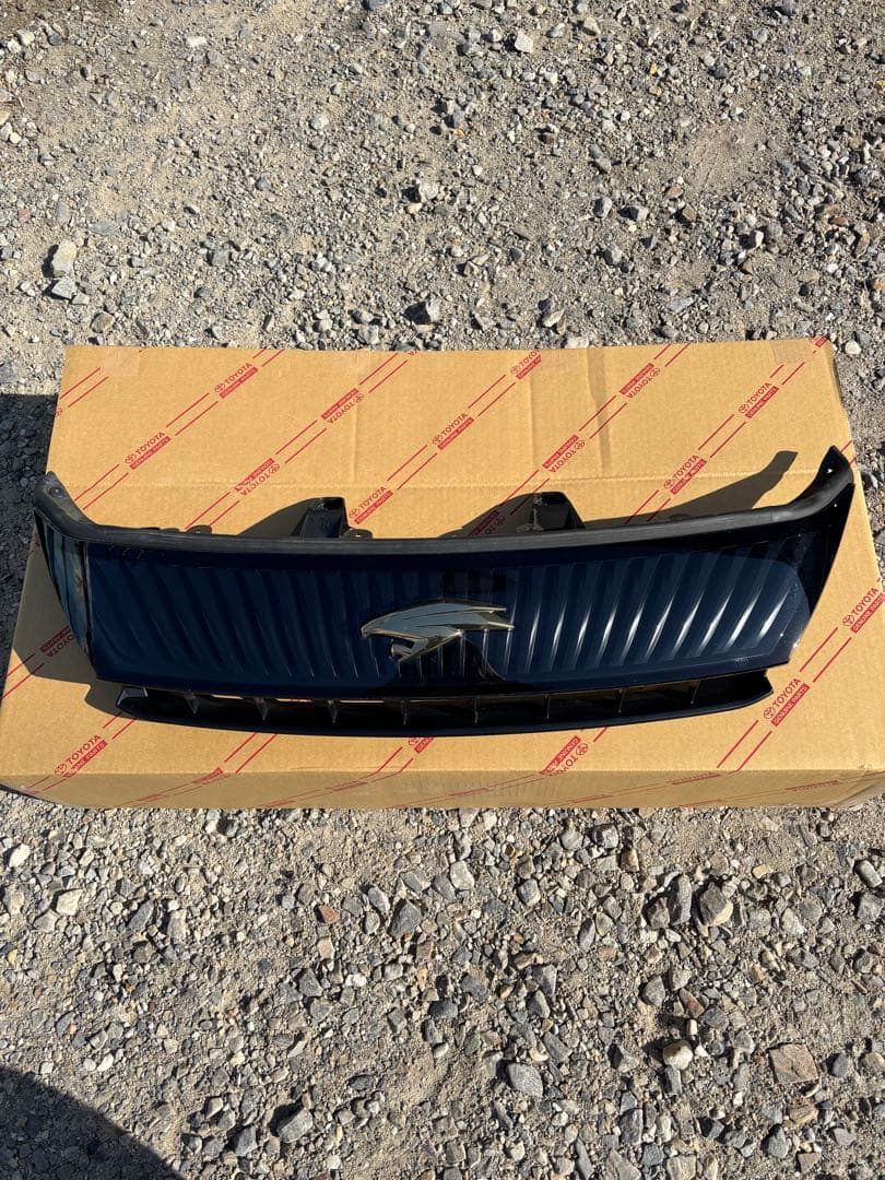 トヨタ　　ハリアー　60系前期　　フロントグリル