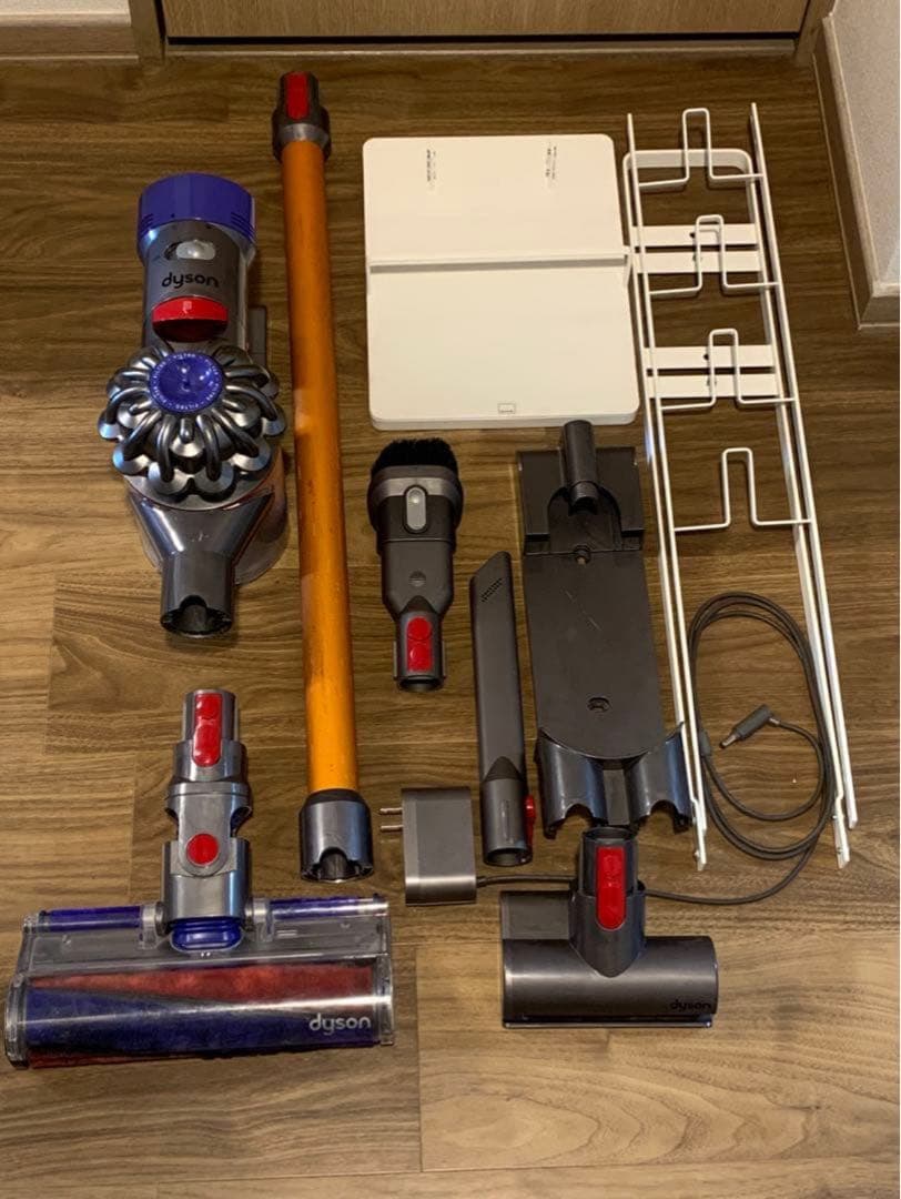 L*O様 【格安・おまけ付】dyson v8 コードレスクリーナー　山崎実業タワ