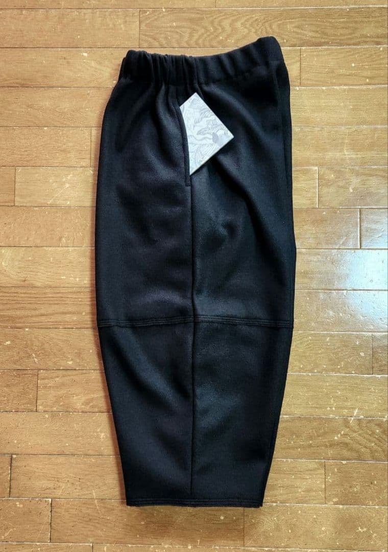 banmariバルーンパンツ　圧縮ウールニット黒