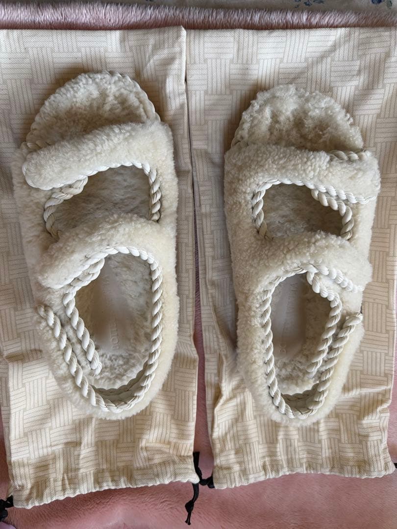 今夜限定値下げ！Bottega Veneta ファーサンダル size 39