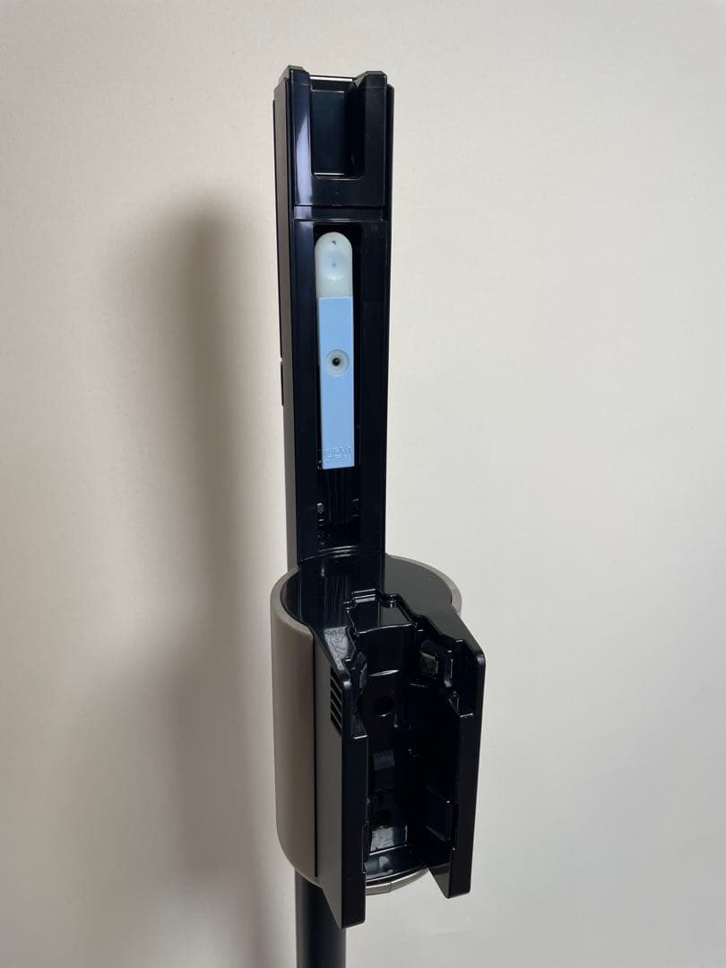 美品 三菱コードレススティッククリーナー　掃除機　サイクロン式　ZUBAQ