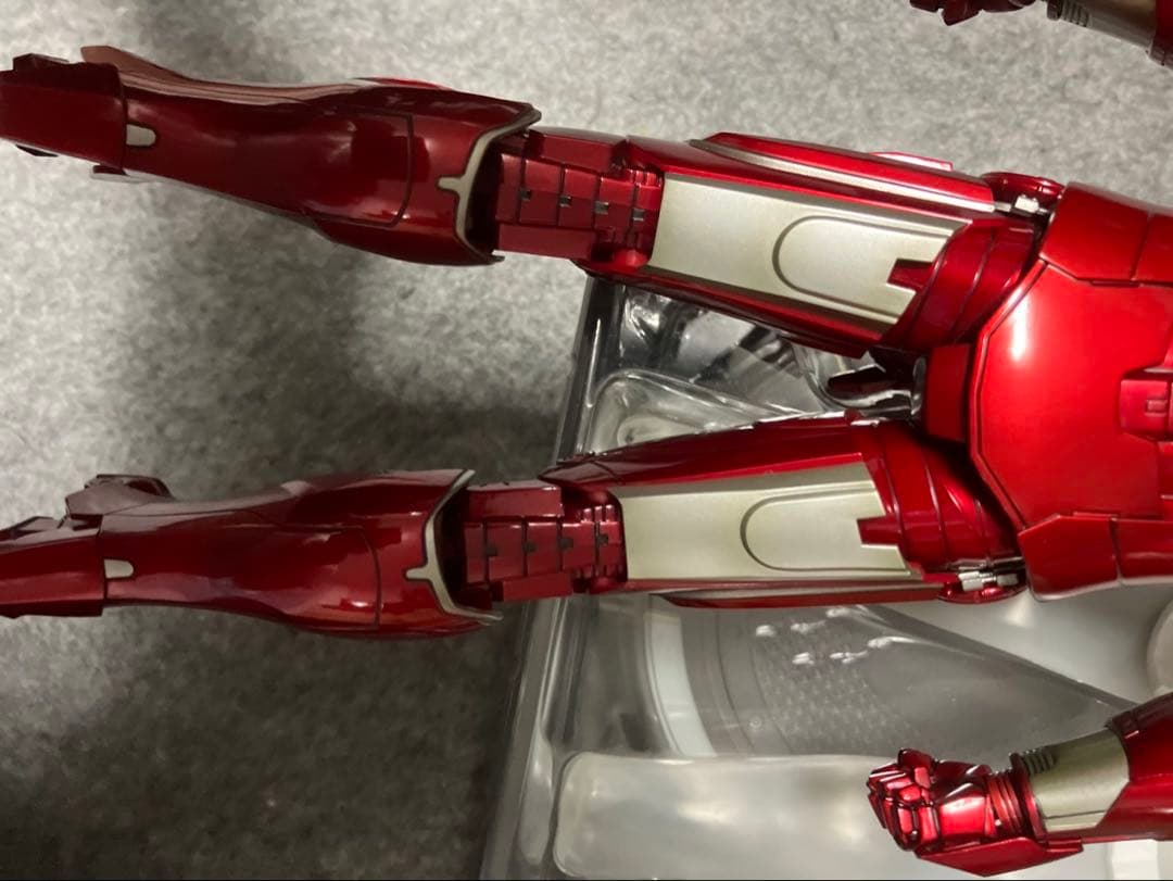 ホットトイズ　アイアンマン 3 シルバーセンチュリオン　 UM3213