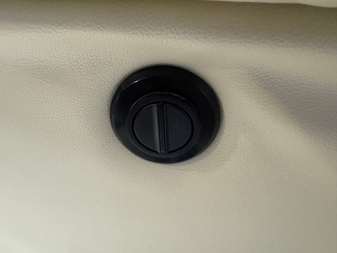 3人掛け電動テーブル付きリクライニングソファ ビリーバー ニトリ 送料込