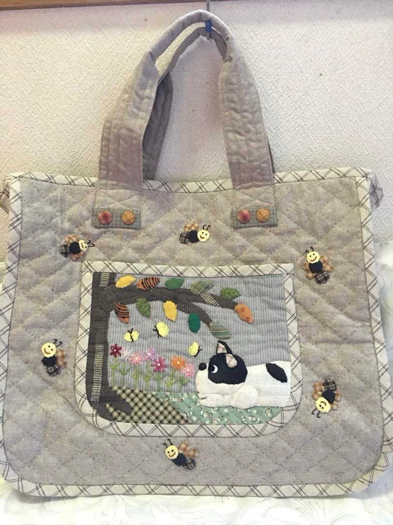パッチワークキルトバック　大きめのトートバック　ワンコ &ミツバチ NO41