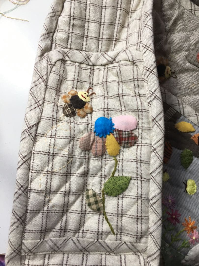 パッチワークキルトバック　大きめのトートバック　ワンコ &ミツバチ NO41