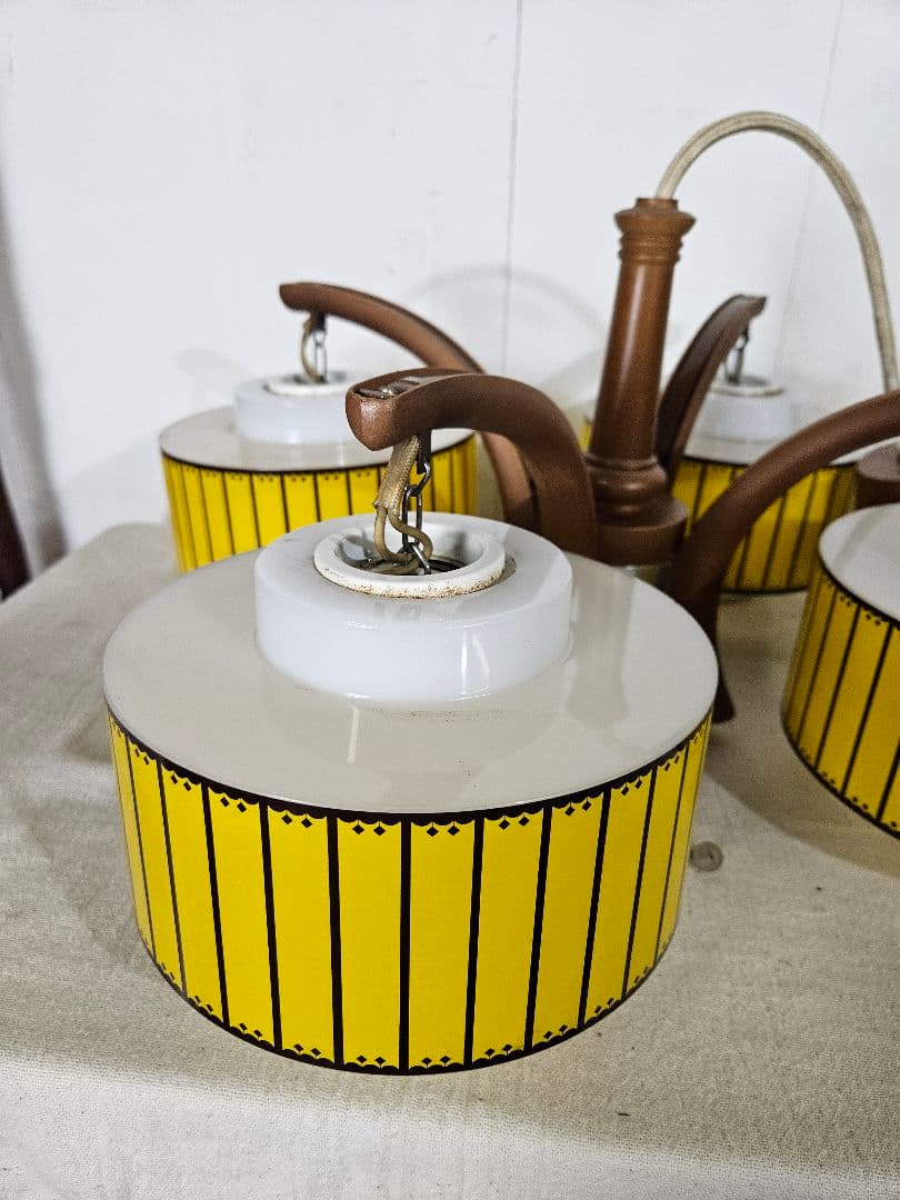 ジャパンヴィンテージ 昭和レトロなペンダントライト 4灯 シャンデリア ポップ