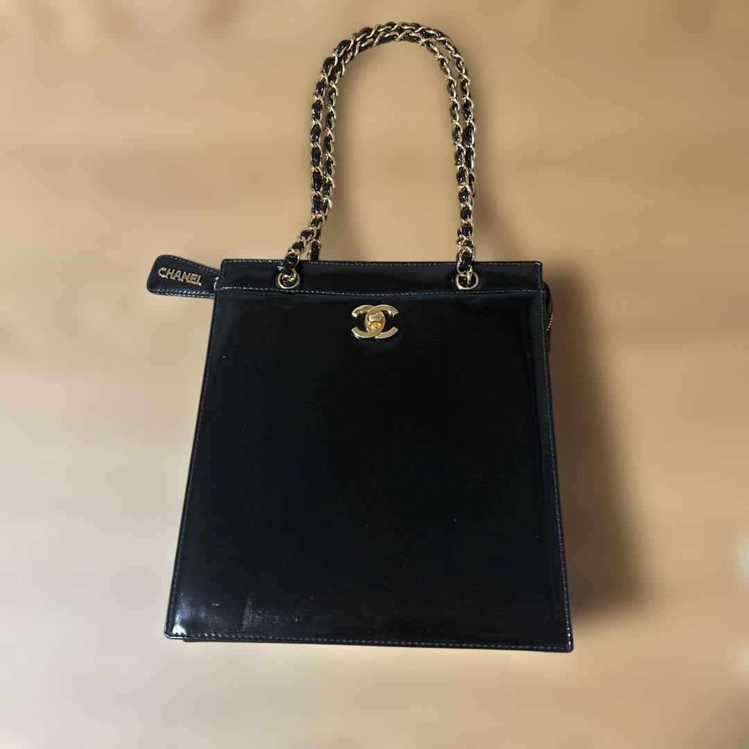 CHANEL 黒 エナメル パーティーバッグ
