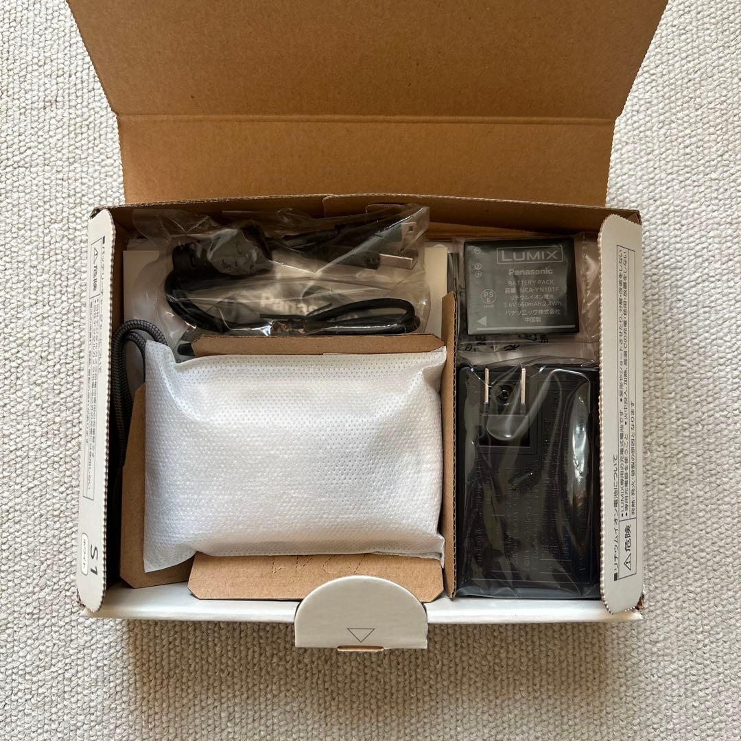 【美品】Panasonic デジタルカメラ LUMIX DMC-S2ホワイト