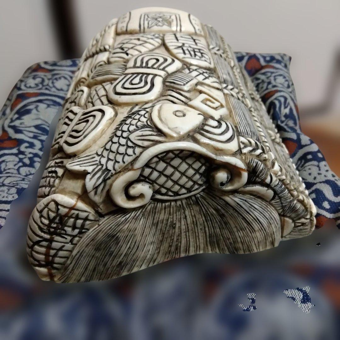 【ナリトラです】縁起置物　宝尽し図　書道の腕枕？　座布団付き