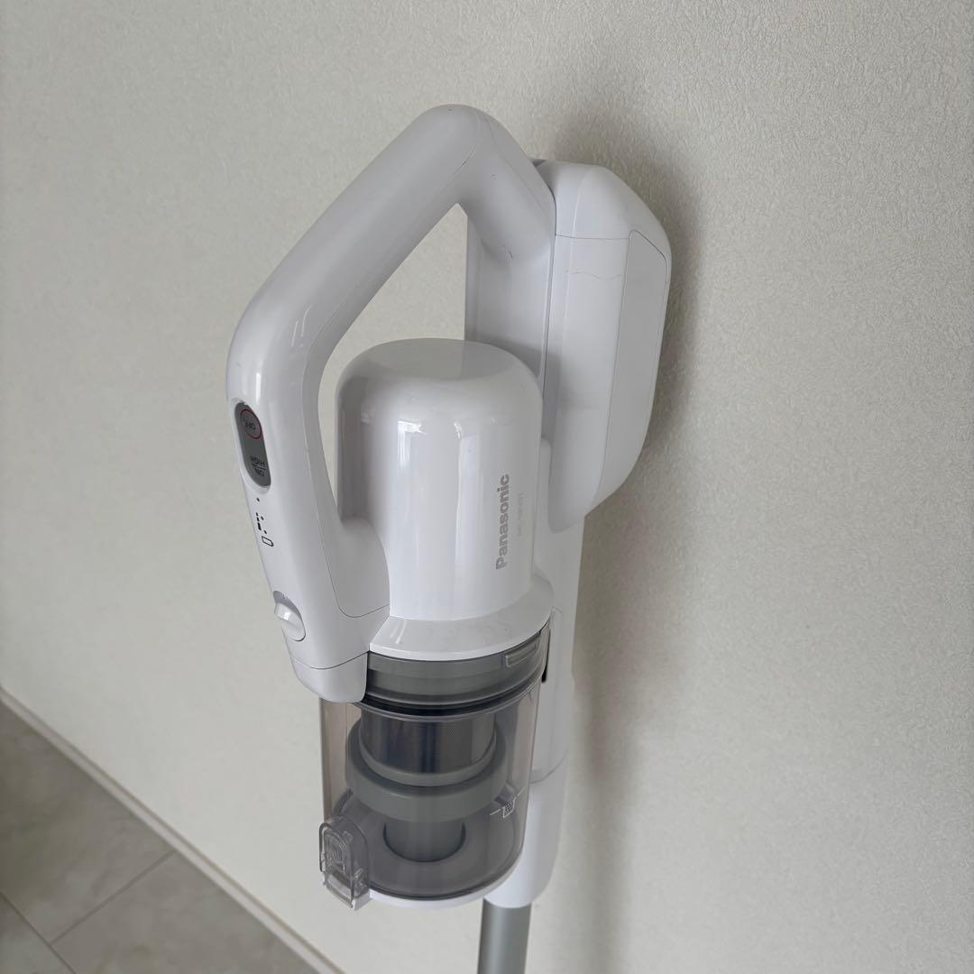 未使用・保証付★Panasonic スティッククリーナー MC-SBV01-W