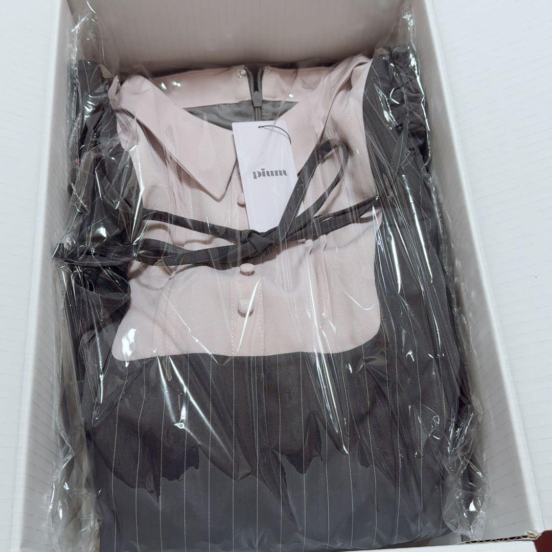 pium 新作　ヨーク切り替えティアードミニワンピース　グレー