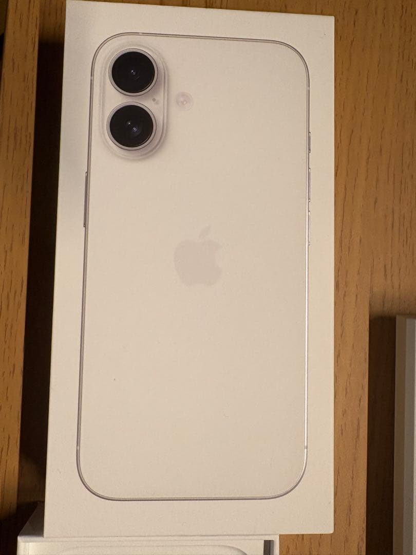Apple iPhone 16 ホワイト (新品同様)